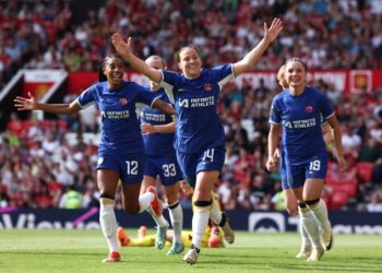 Chelsea blow Manchester United away to clinch fifth straight WSL title in Emma Hayes’ grand finale