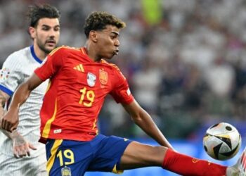 Brazil’s Santos send gift, invitation to Spain prodigy Lamine Yamal after he was spotted in Neymar’s jersey