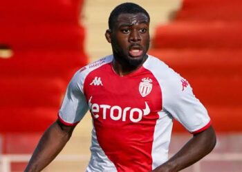 France international chooses AC Milan over Manchester United amidst transfer tug-of-war