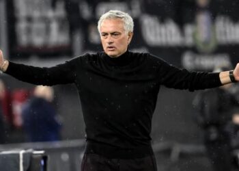 Jose Mourinho punished for laptop protest during Fenerbahce’s 2-0 victory over Antalyaspor