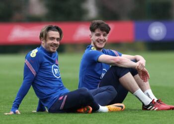“They chose who to represent” – Ireland captain deflects controversy over Arsenal and Man City stars ahead of England clash