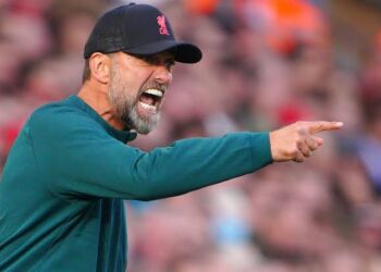 “I can’t just buy into that” – Jurgen Klopp, Michael Owen slam Man United’s handling of ‘useless’ star on loan