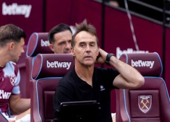 West Ham manager Lopetegui suffers injury amid referee frustration and big Carabao Cup loss at Liverpool