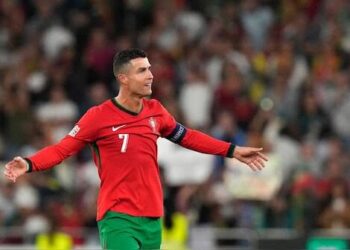 Ronaldo offers Ten Hag some words of advice amid Man United struggles