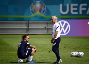 “One of the greatest” – Deschamps pays tribute as Griezmann announces international retirement
