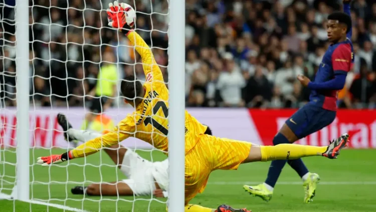 Hansi Flick backs Iñaki Peña to continue shining between the sticks for Barcelona