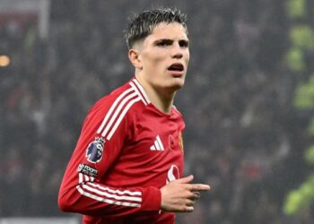 “Idiot, get a different job” – Man United legend bashes Alejandro Garnacho for antics against Leicester City