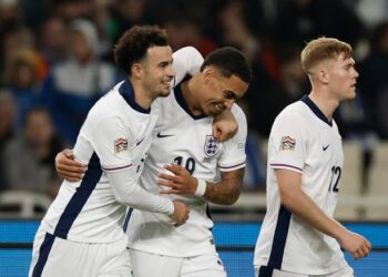 “Fine the FA” – Steven Gerrard calls out England for handing late debut to Liverpool star in Greece win