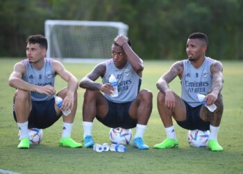 Arsenal urged to sign £126m pair to replace ‘struggling’ Gunners duo of Martinelli and Jesus