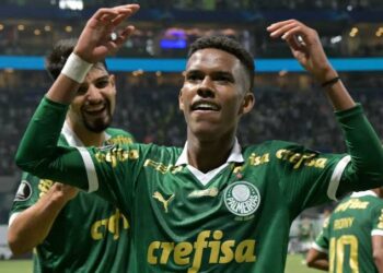 Chelsea-bound star wins two awards after missing out on Brasileiro title