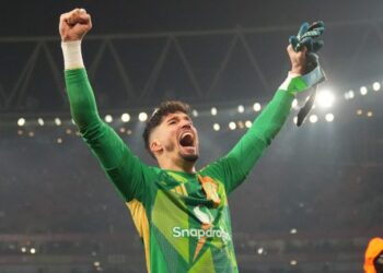 Manchester United star hails shootout hero Bayindir following FA Cup triumph