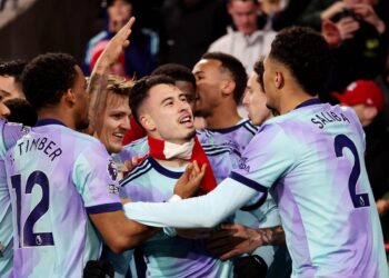 Merino, Martinelli on target as Arsenal overcome early Brentford scare to edge closer to Liverpool