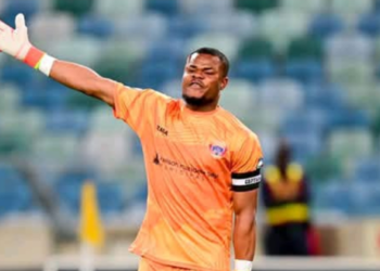 “He does high school mistakes” – Former South African winger criticises Nwabali