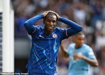 “Stupid mistake!” – Nigeria legend tears Nicolas Jackson apart after reckless red dooms Chelsea