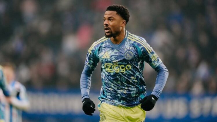 Middlesbrough, Ajax, Birmingham in talks with ex-Arsenal star who dumped England for Nigeria