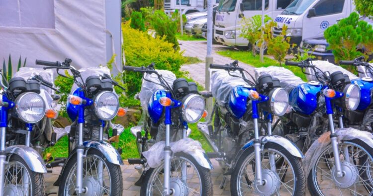 “No enter okada come training o” – Fans react as NPFL-bound team receives 35 motorcycles, cash from club owner