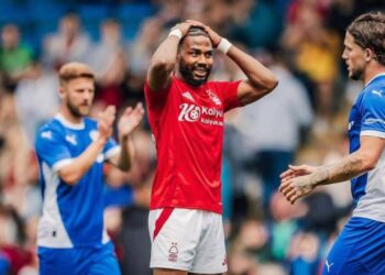 “Something must be wrong” – Ex-Nigeria international bewildered by Emmanuel Dennis’ current situation