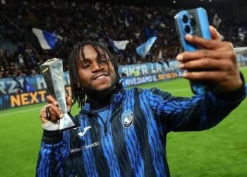 WATCH: Galatasaray-target Ademola Lookman picks first award of the season at Atalanta