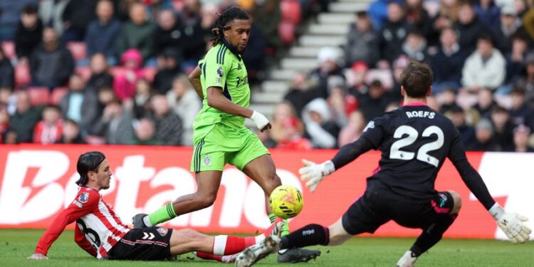 “Absolutely fantastic” – Nigeria’s Alex Iwobi earns plaudits from ex-PL star following Fulham’s win over Sunderland