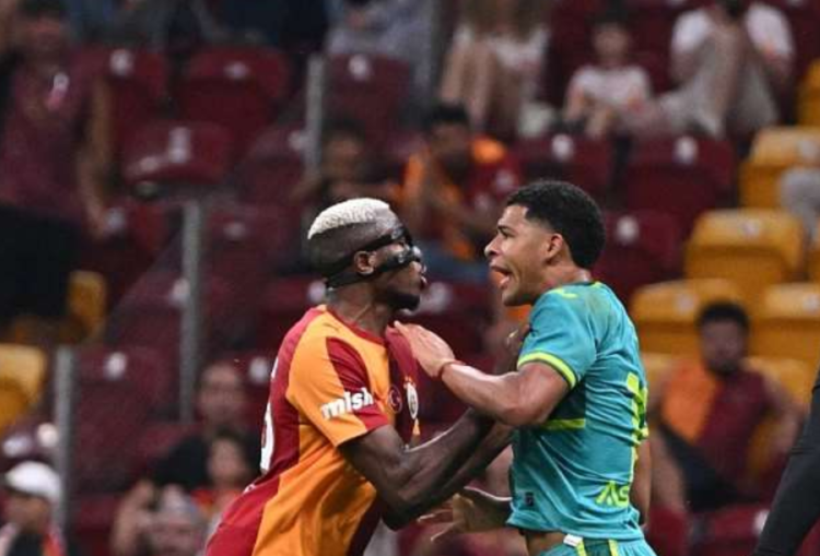 “Not again” – Super Eagles legend reacts to Victor Osimhen’s on-pitch altercation vs Villarreal