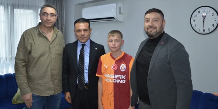 Victor Osimhen makes ‘special’ gesture for Galatasaray fan after family tragedy