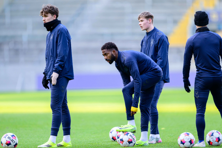 Emmanuel Dennis: Brøndby boss sets clear challenge for Nigerian forward after reintegration